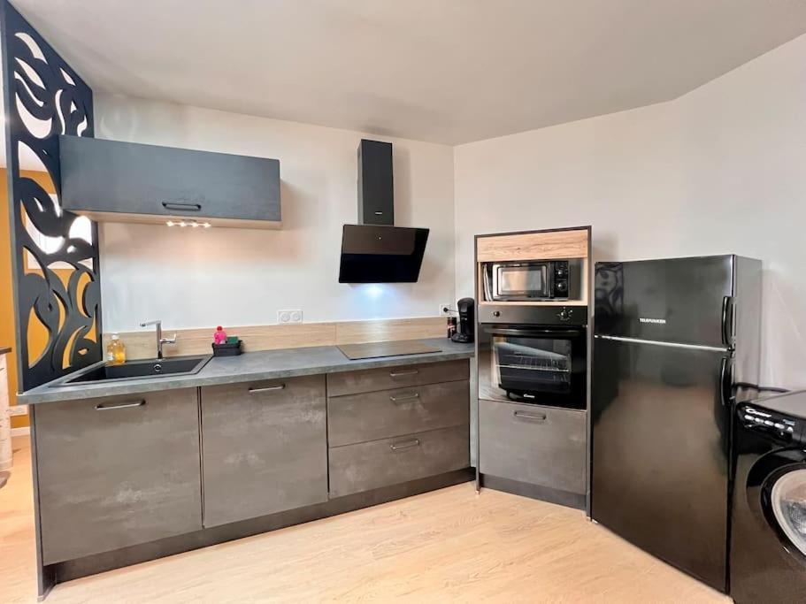 Maison La Feuilleraie N3-Standingmaison-Wifi-Proche Centre Ville-Property Rental Nm ฟอนทีเนย์-เลอ-คอมต์ ภายนอก รูปภาพ
